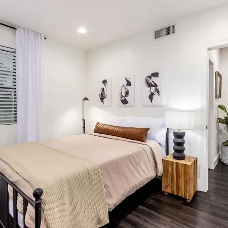 Live Above Shops And Restaurants In Oldtown Scottsdale Villa